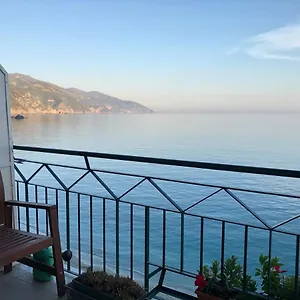 https://beas-apartment-the-window-to-the-sea-seafront.hotelitalianriviera.com